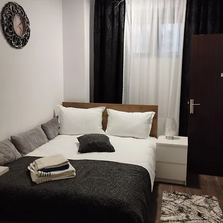 Tomis Promenada Lejlighed *